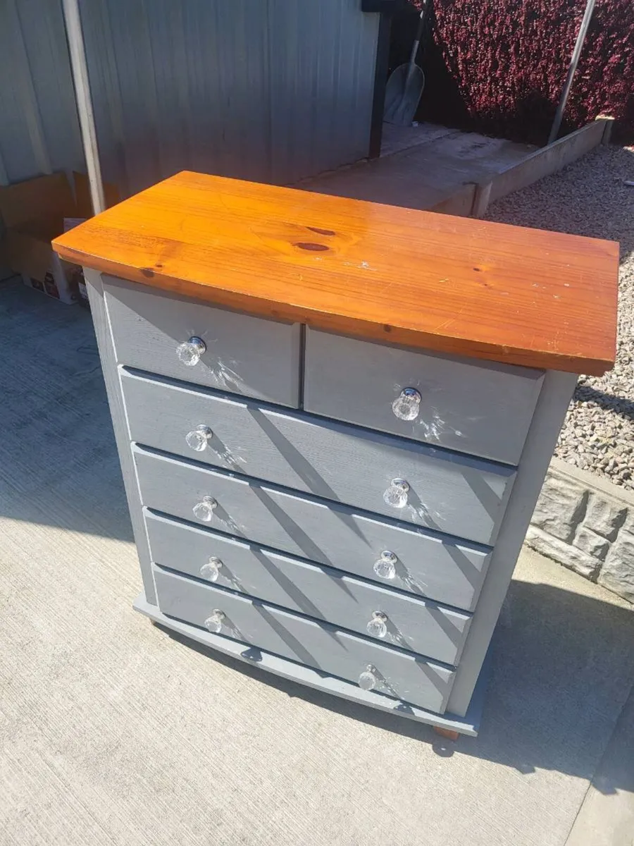 Chest of drawers - Image 1
