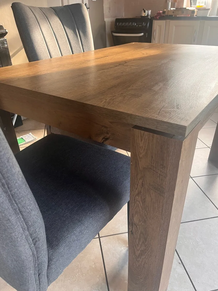 Kitchen table ans 4 chairs - Image 2