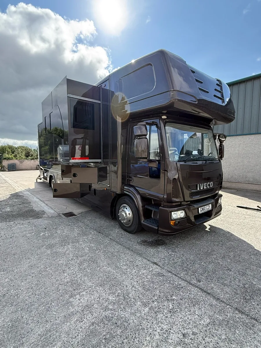 15 ton Iveco Euro 5  Automatic Horse Lorry - Image 1