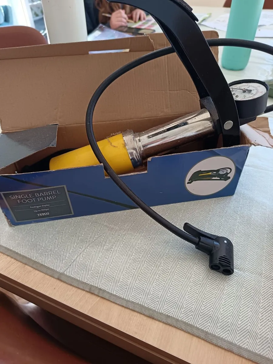 Single barrel foot pump