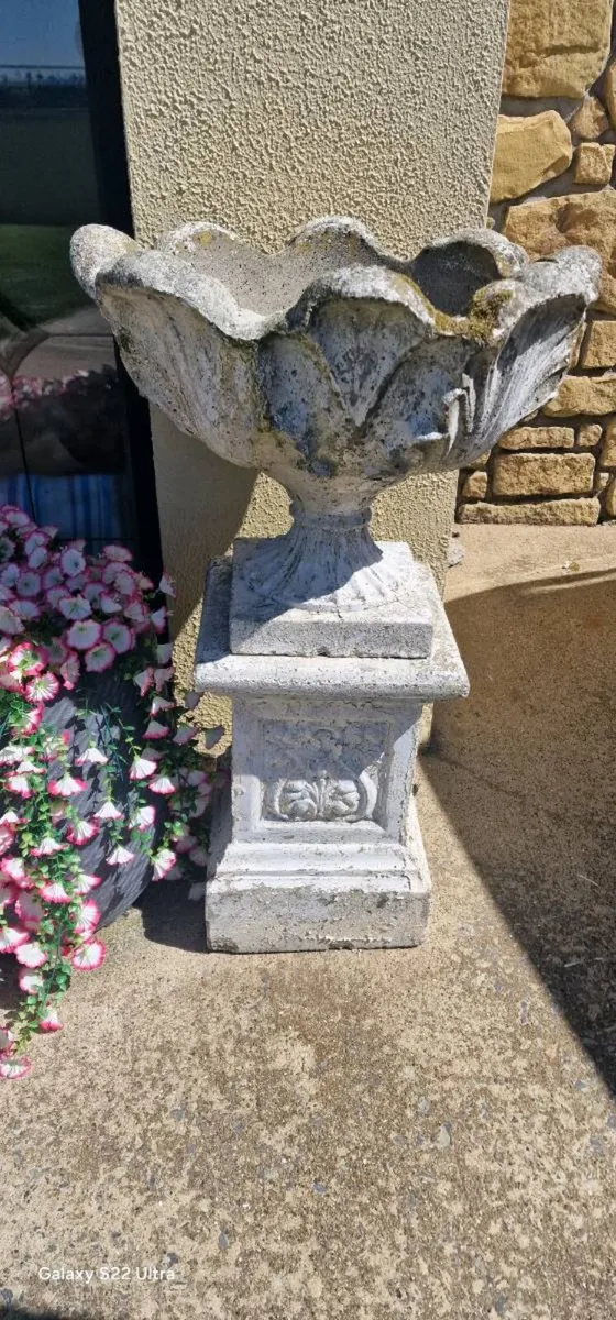 2 Concrete Flower Pots - Image 1