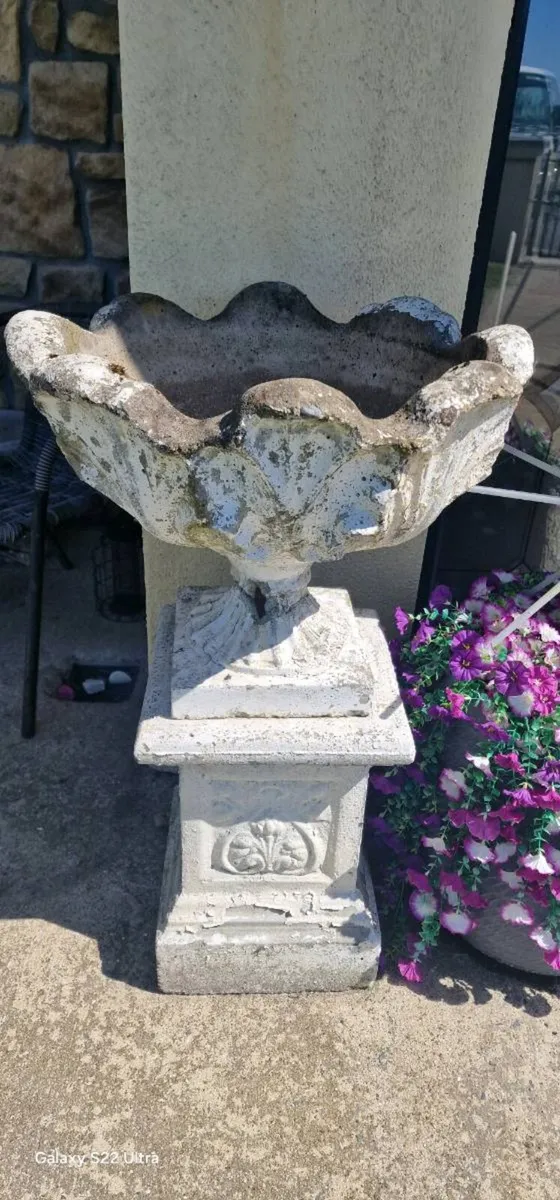 2 Concrete Flower Pots - Image 2