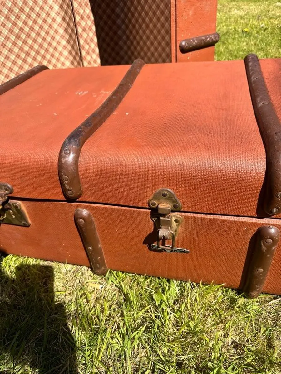 antique suitcase - Image 3