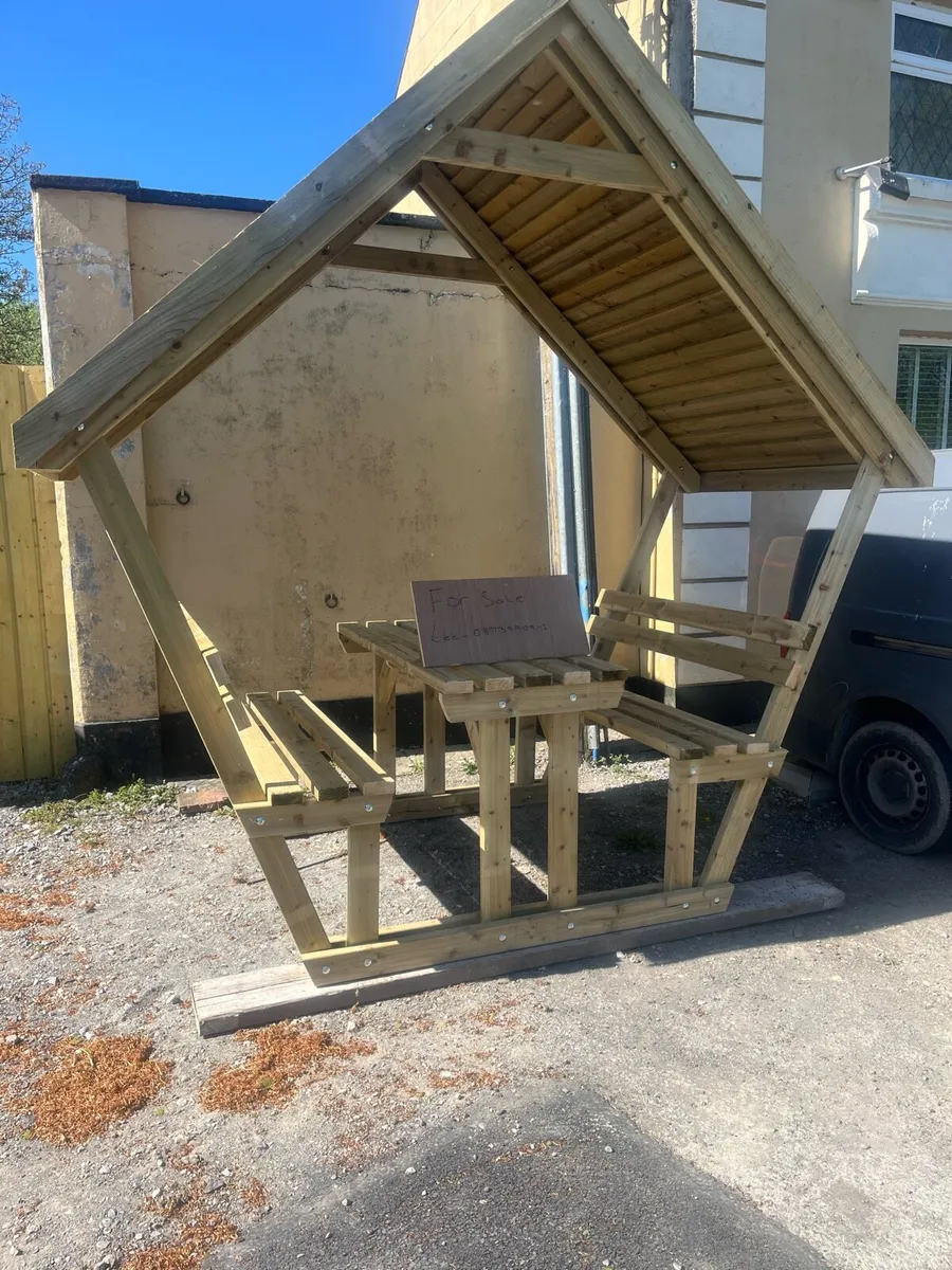 Picnic bench - Image 1