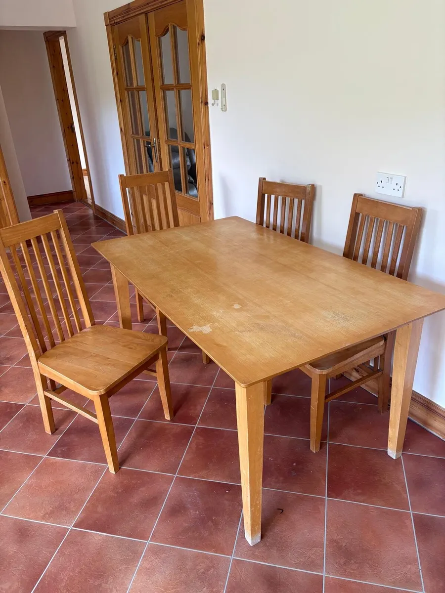 Table and chair set - Image 1
