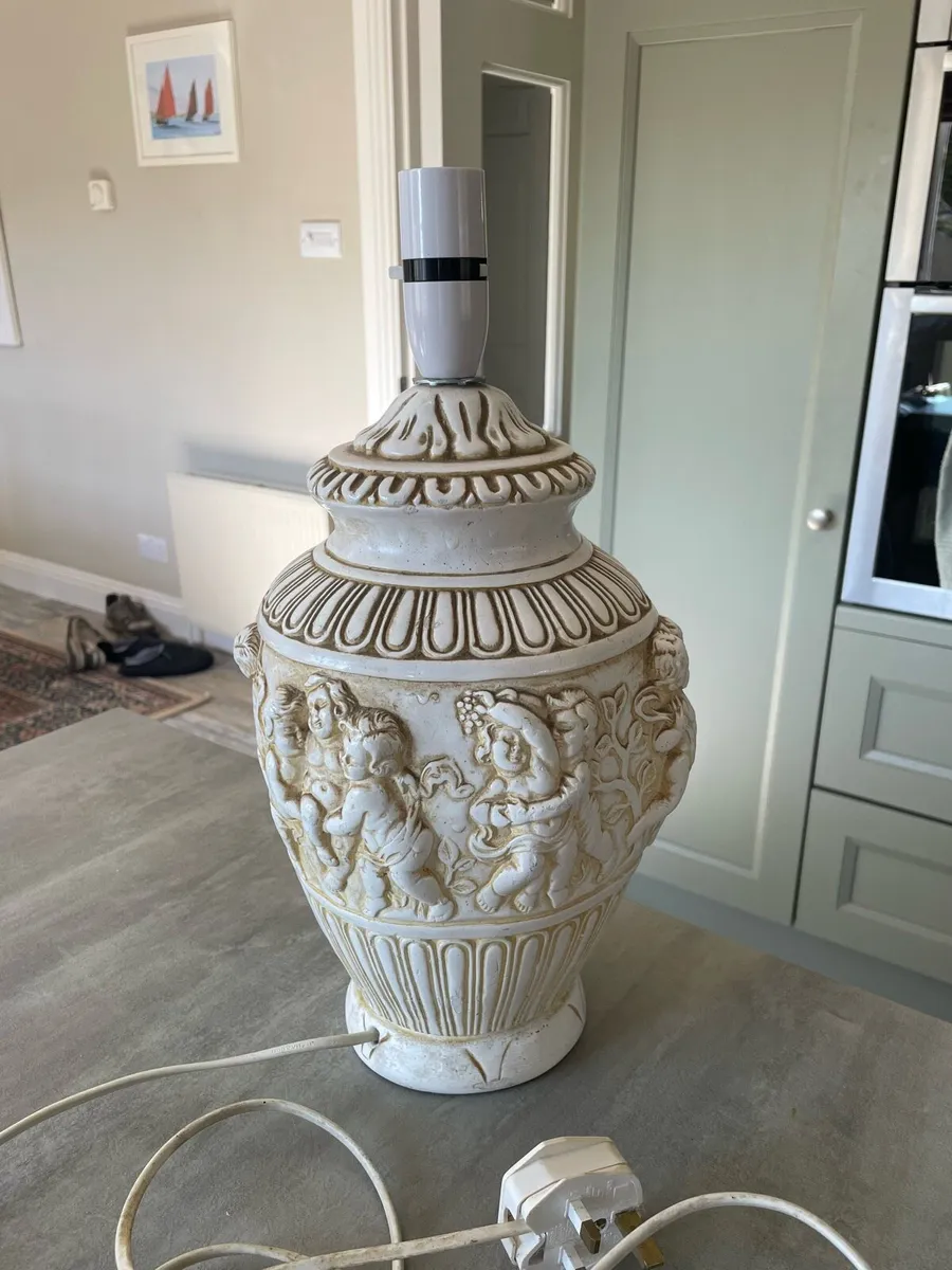 Decorative urn style table lamp base - Image 1