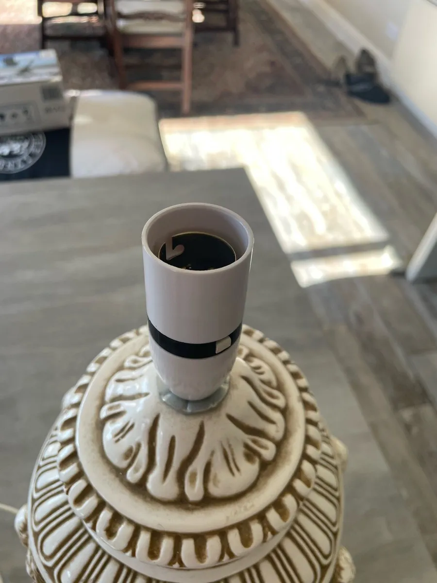 Decorative urn style table lamp base - Image 3