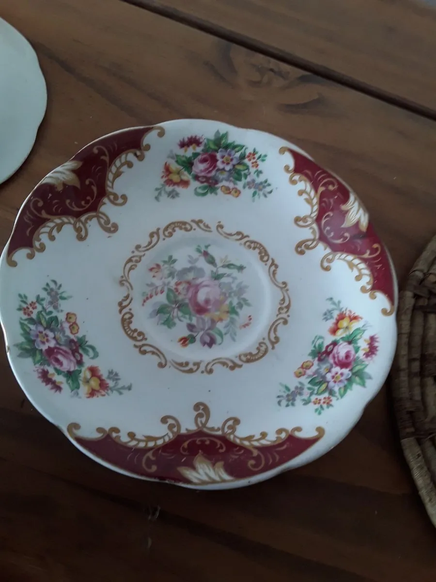 4 Royal Doulton bone China saucers - Image 1