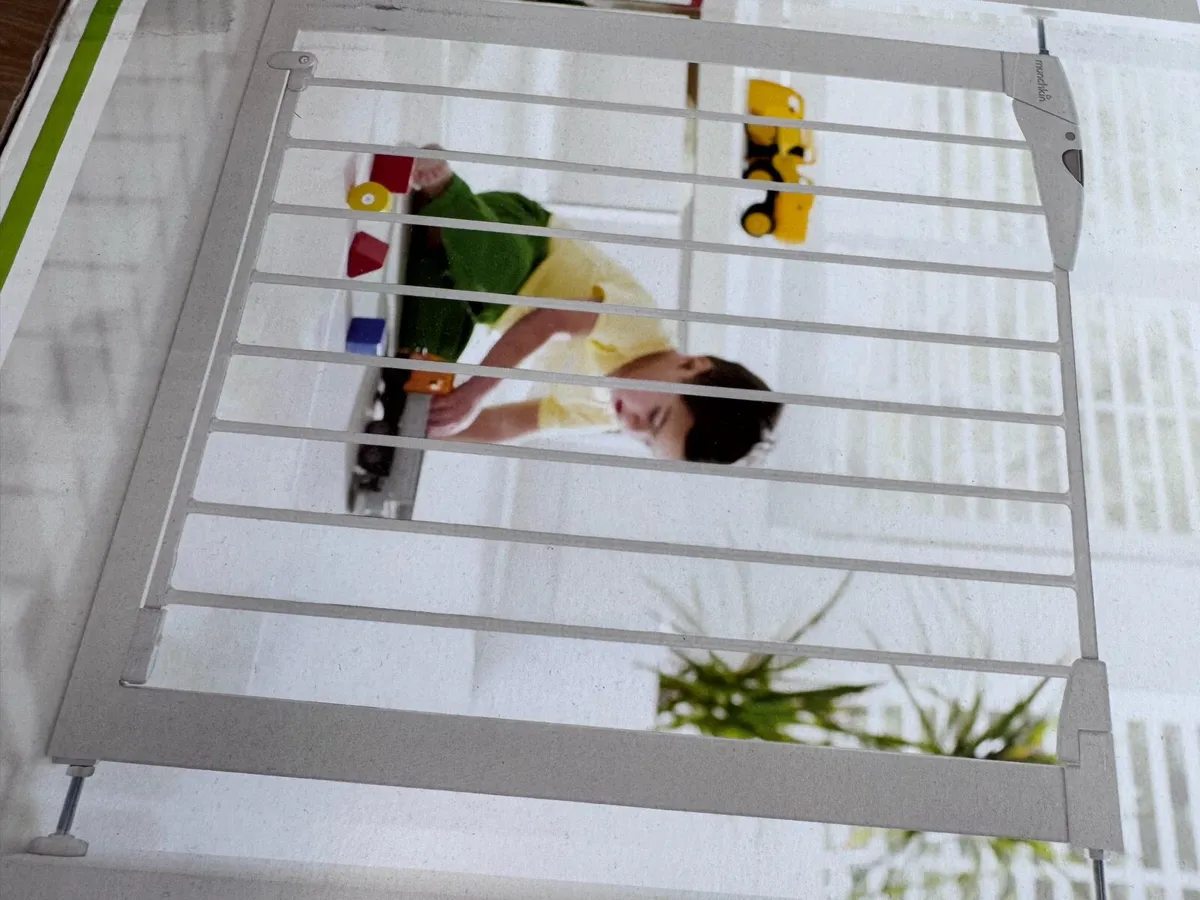 Munchkin baby stair gate - Image 1