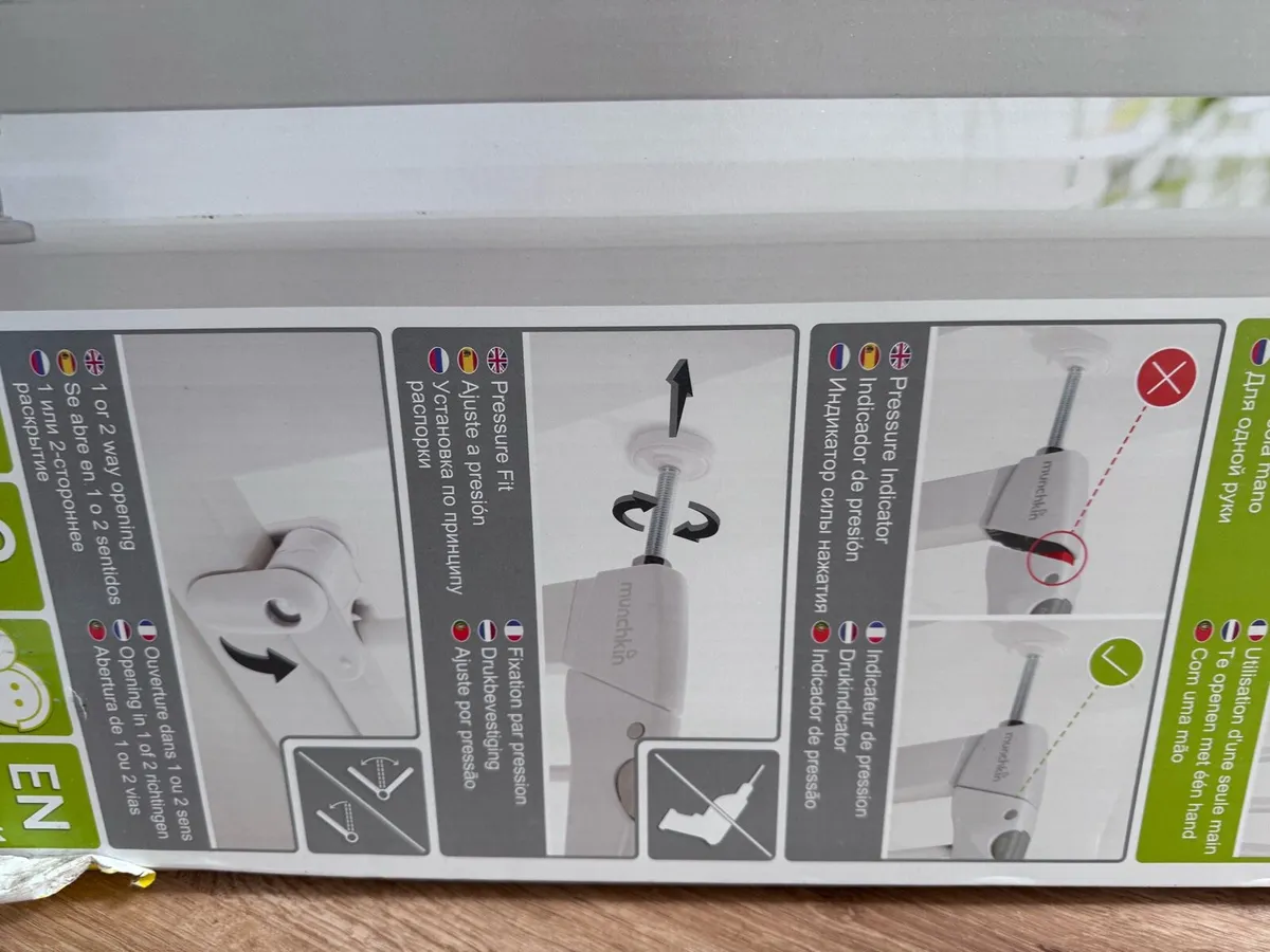 Munchkin baby stair gate - Image 2