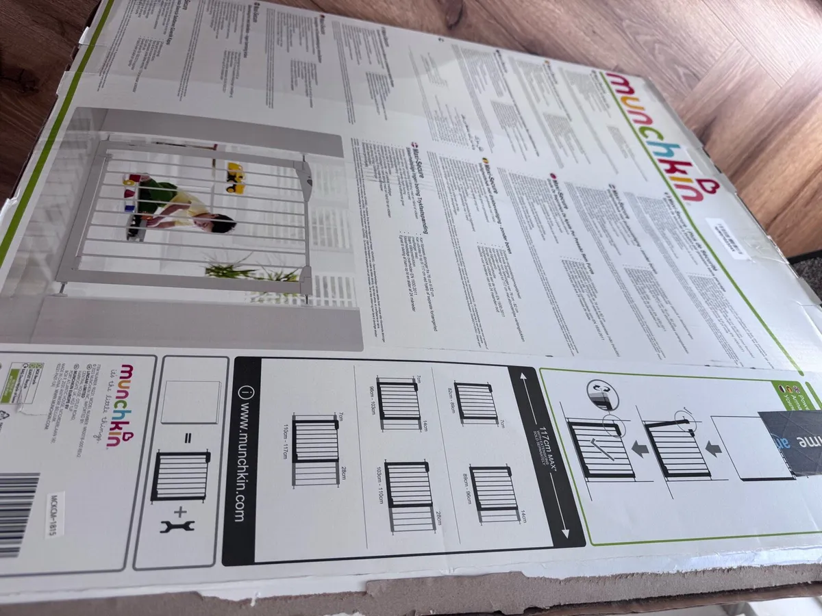 Munchkin baby stair gate - Image 3