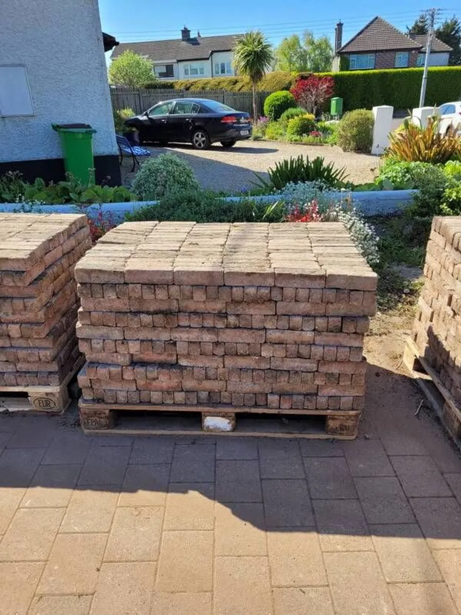 Paving Bricks Cobble Blocks, Approx 3700,Bricks On Pallets - Image 3