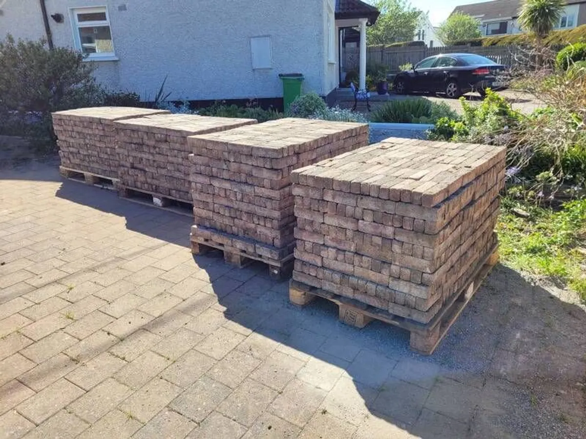 Paving Bricks Cobble Blocks, Approx 3700,Bricks On Pallets - Image 1