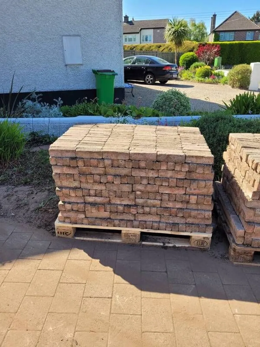 Paving Bricks Cobble Blocks, Approx 3700,Bricks On Pallets - Image 2