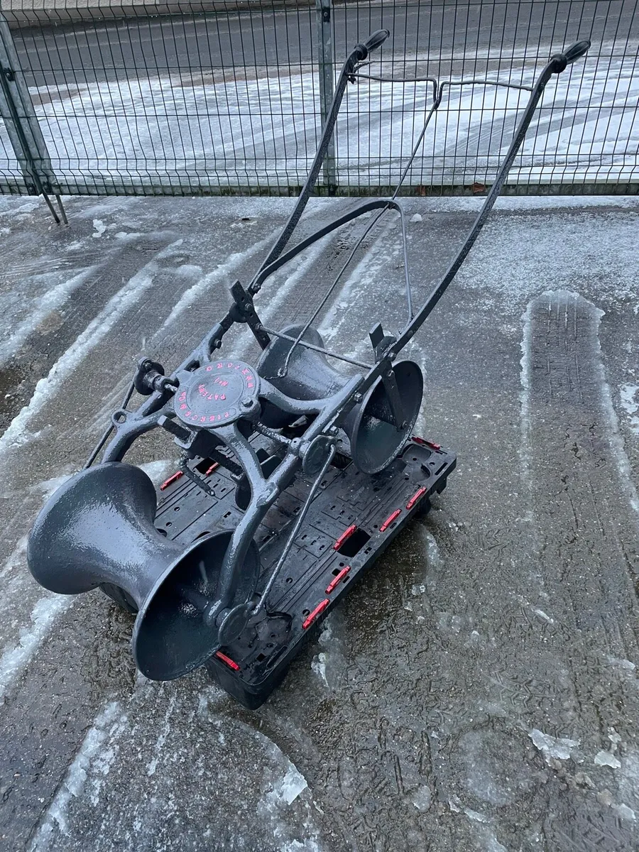 Vintage garden display - Image 1
