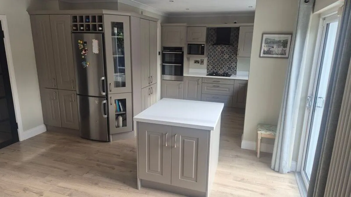 Full Kitchen - Image 2