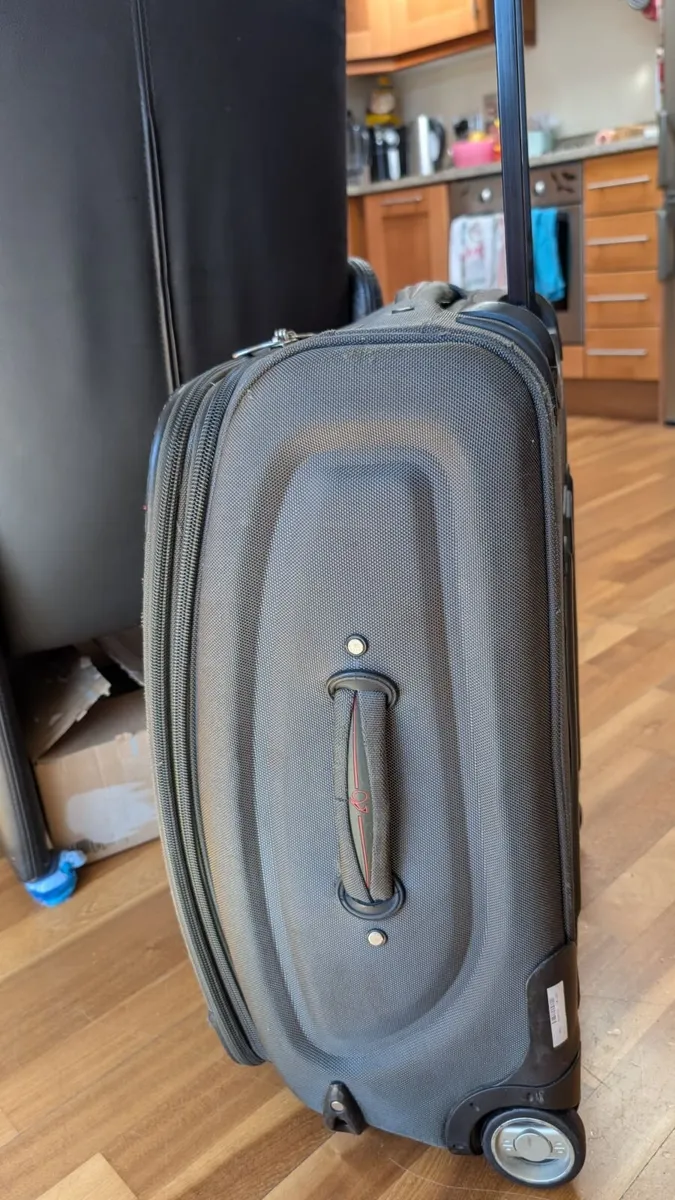Suitcase - 61cm - Check-in - Image 3
