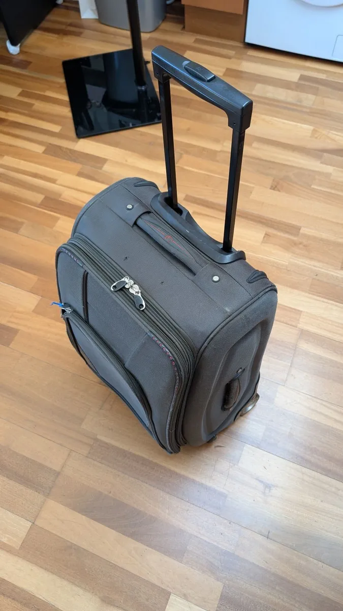 Suitcase - 61cm - Check-in - Image 1