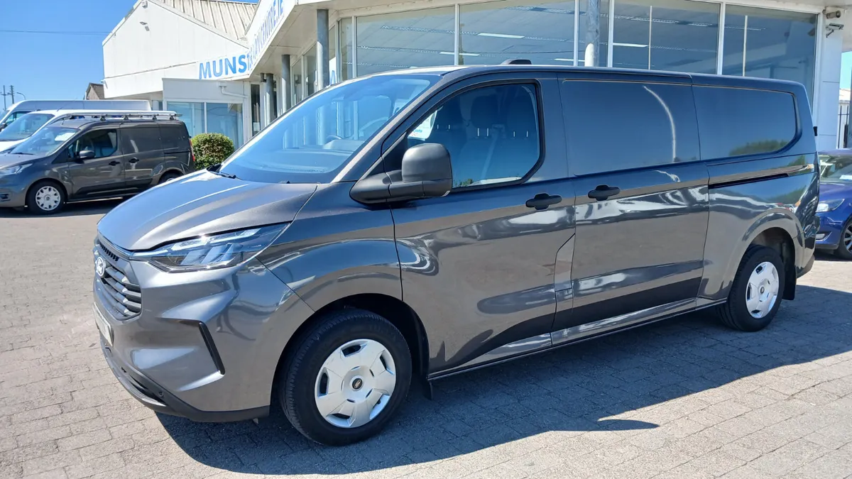 241 FORD CUSTOM L2 TREND NEW SHAPE 28K MILES - Image 1