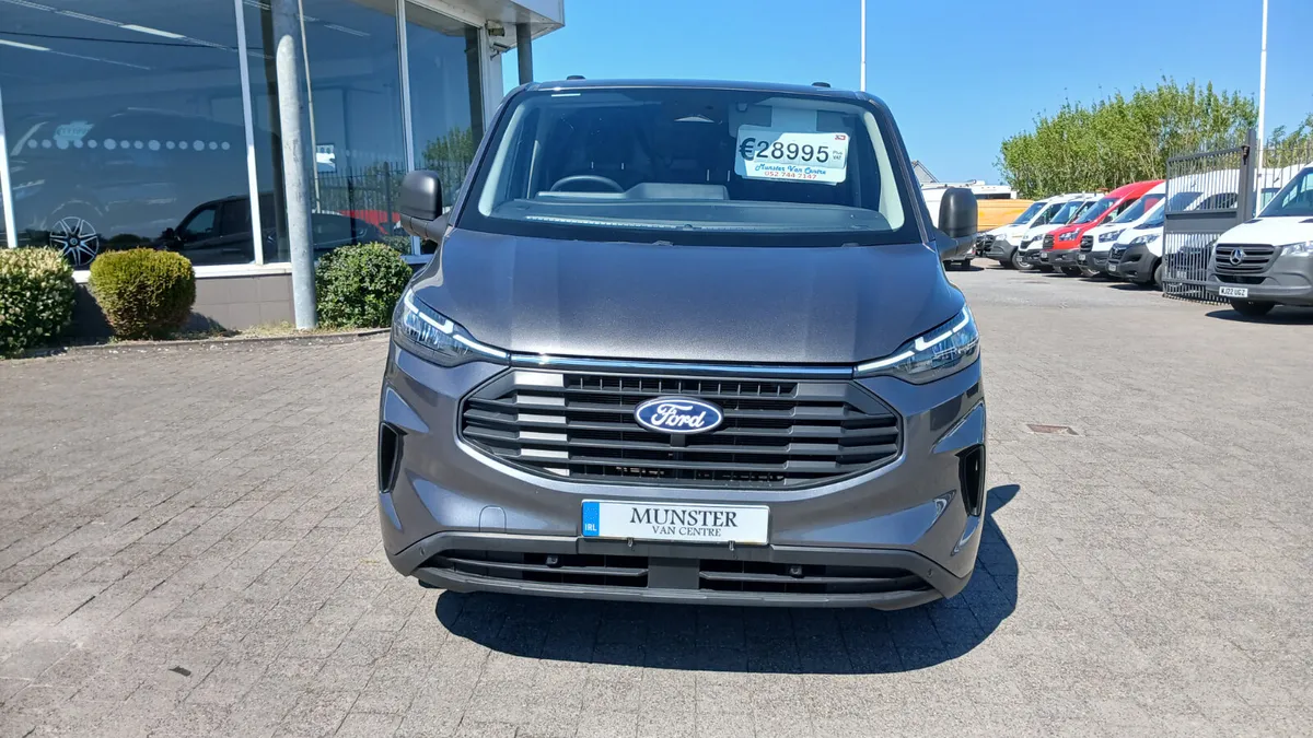 241 FORD CUSTOM L2 TREND NEW SHAPE 28K MILES - Image 3