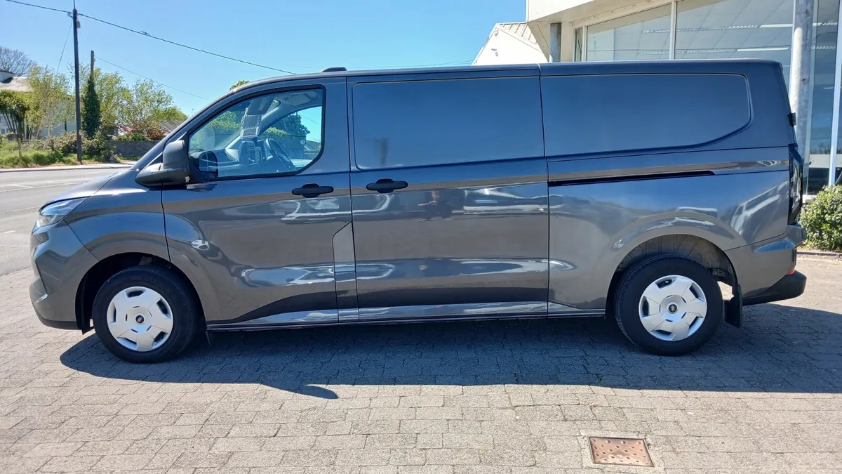 241 FORD CUSTOM L2 TREND NEW SHAPE 28K MILES - Image 2