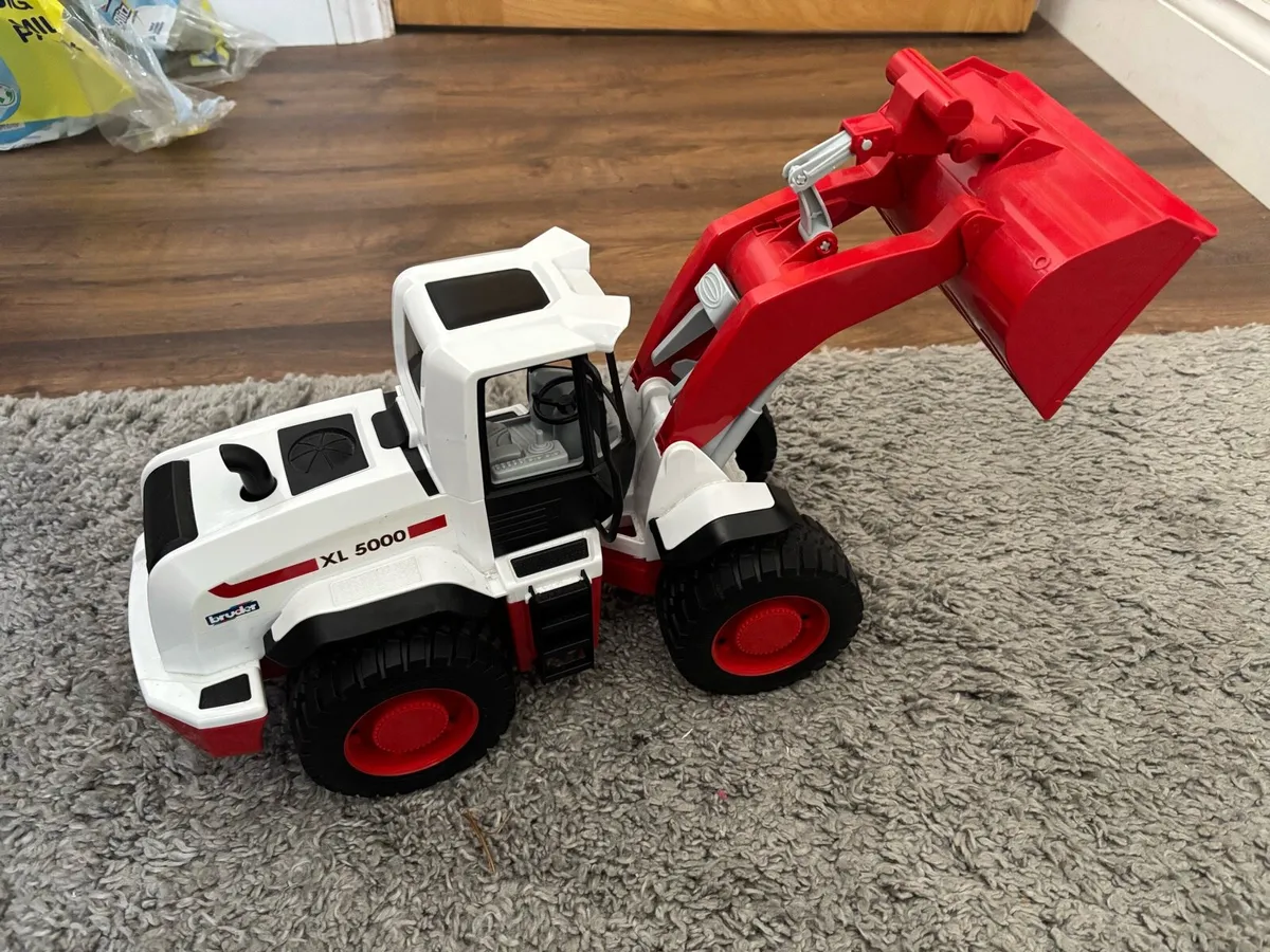 Bruder XL5000 - Image 3
