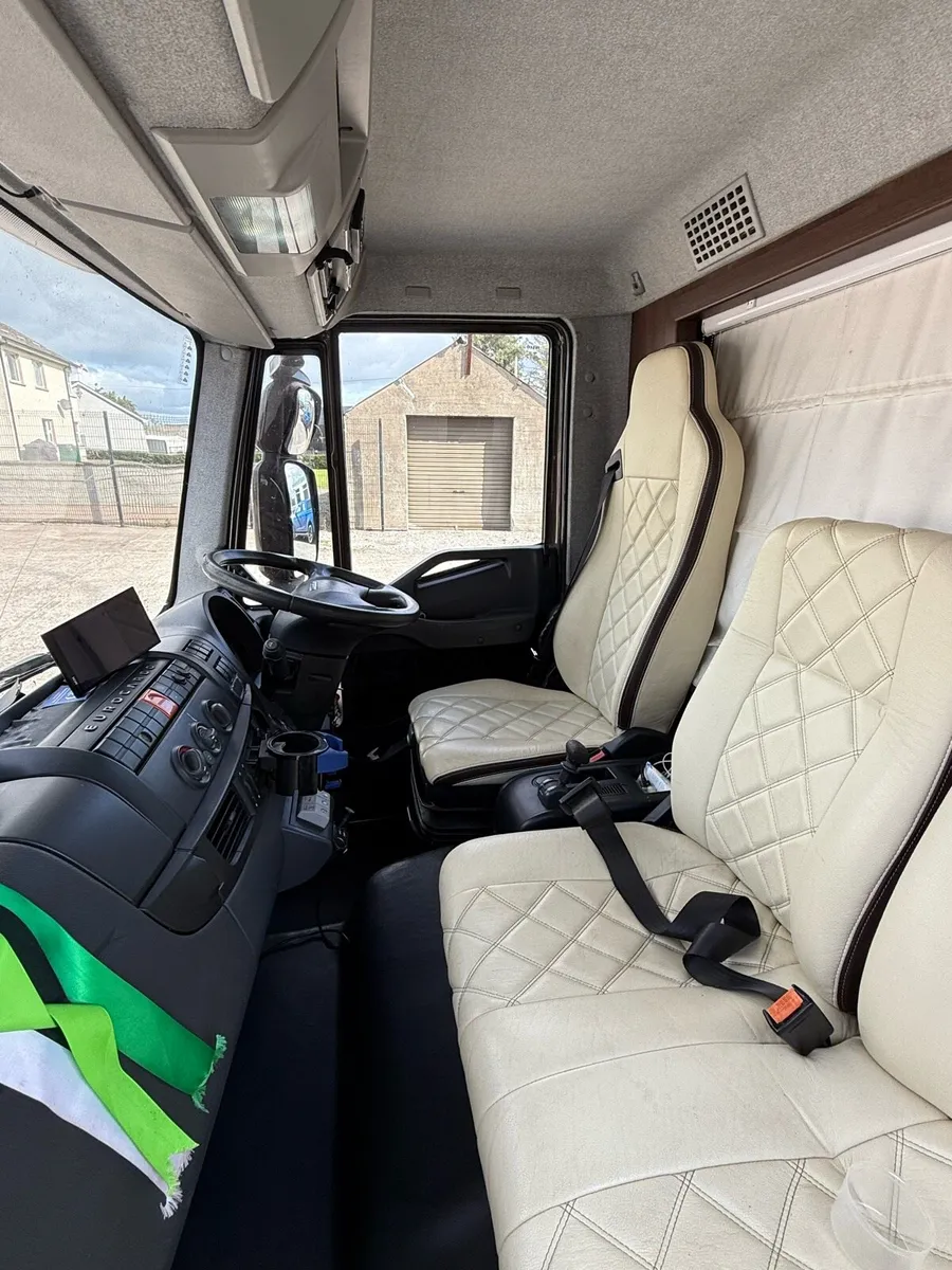 15 ton Iveco Euro 5  Automatic Horse Lorry - Image 4