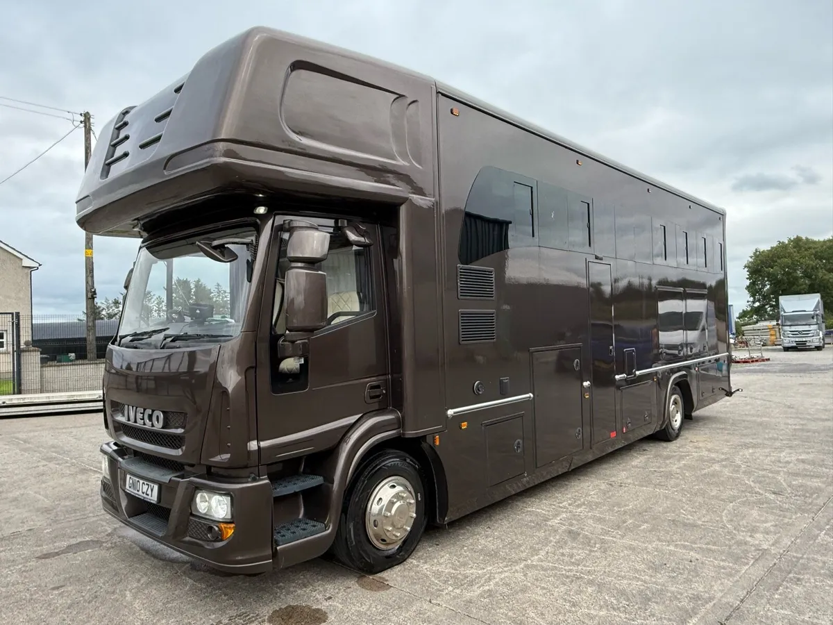 15 ton Iveco Euro 5  Automatic Horse Lorry - Image 2
