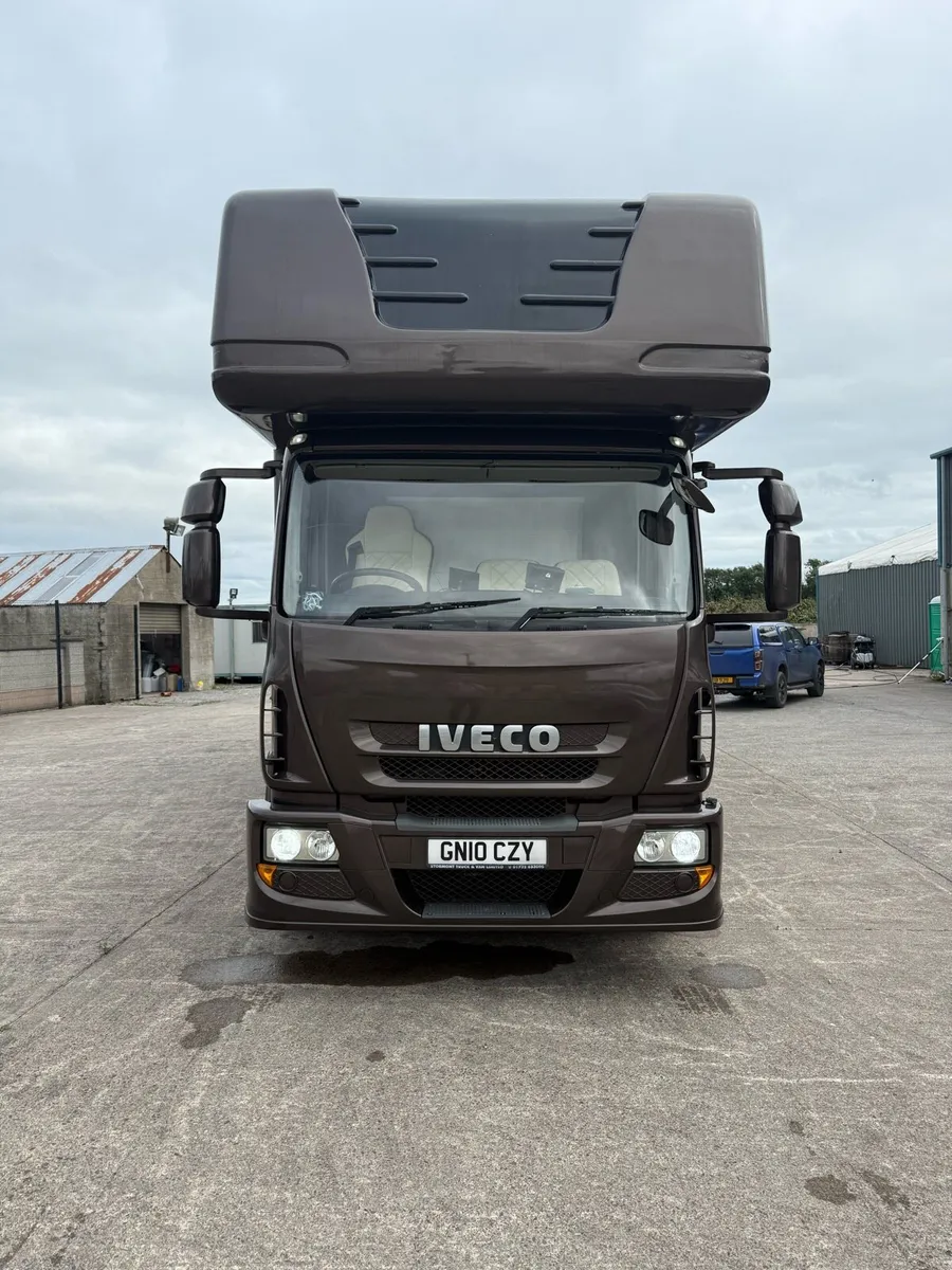 15 ton Iveco Euro 5  Automatic Horse Lorry - Image 3