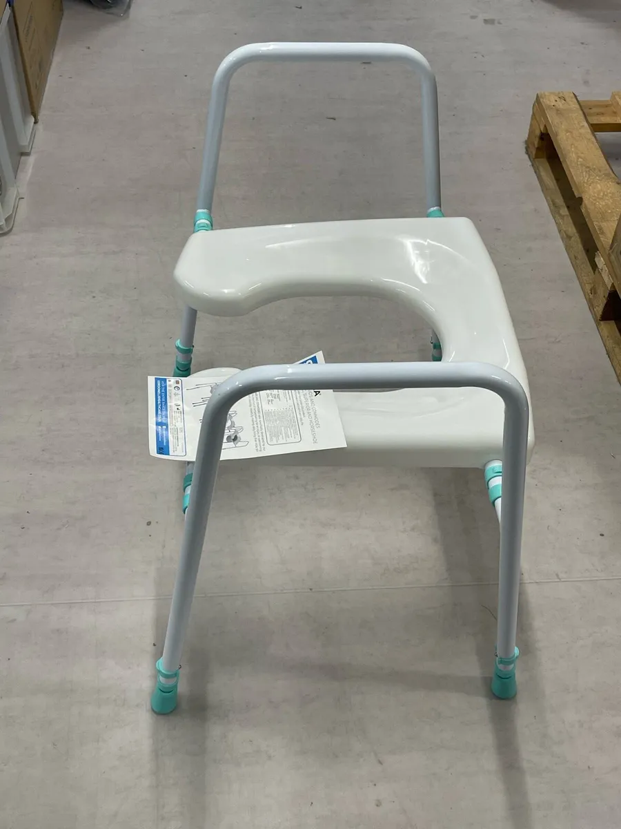 Prima Raised Toilet Seat and Frame - Image 3