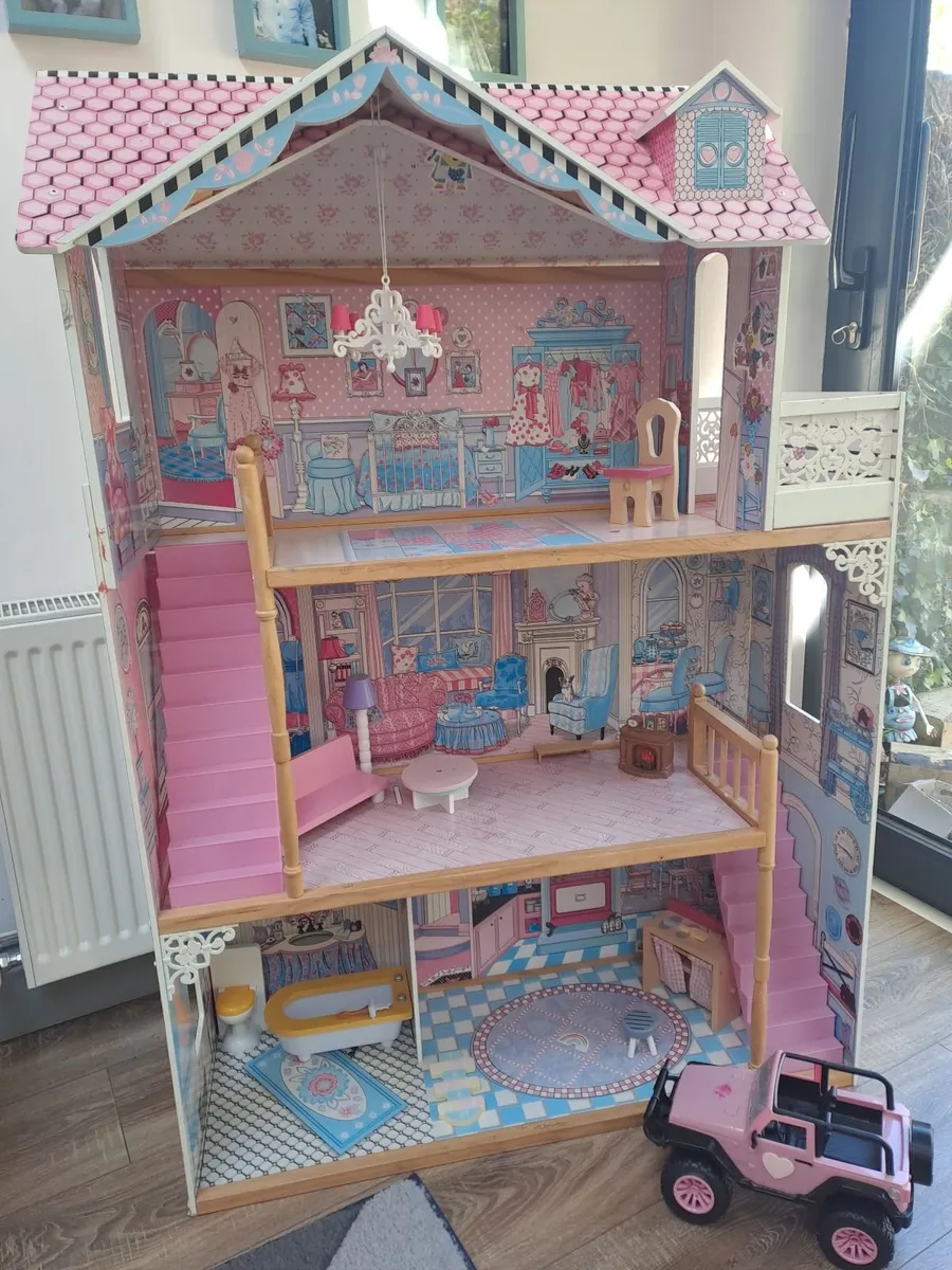 Doll's House - Image 1