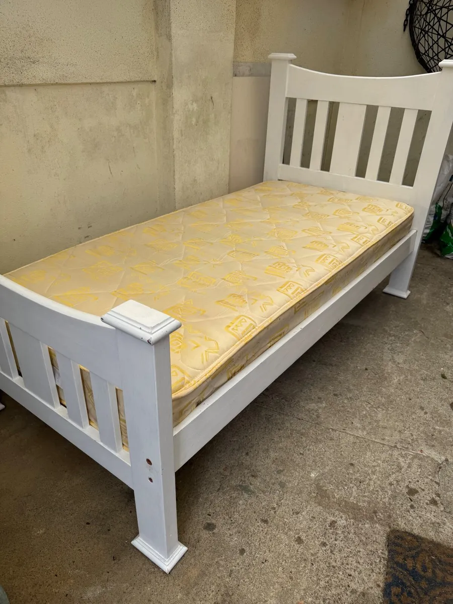Oak Table and single bed - Image 2