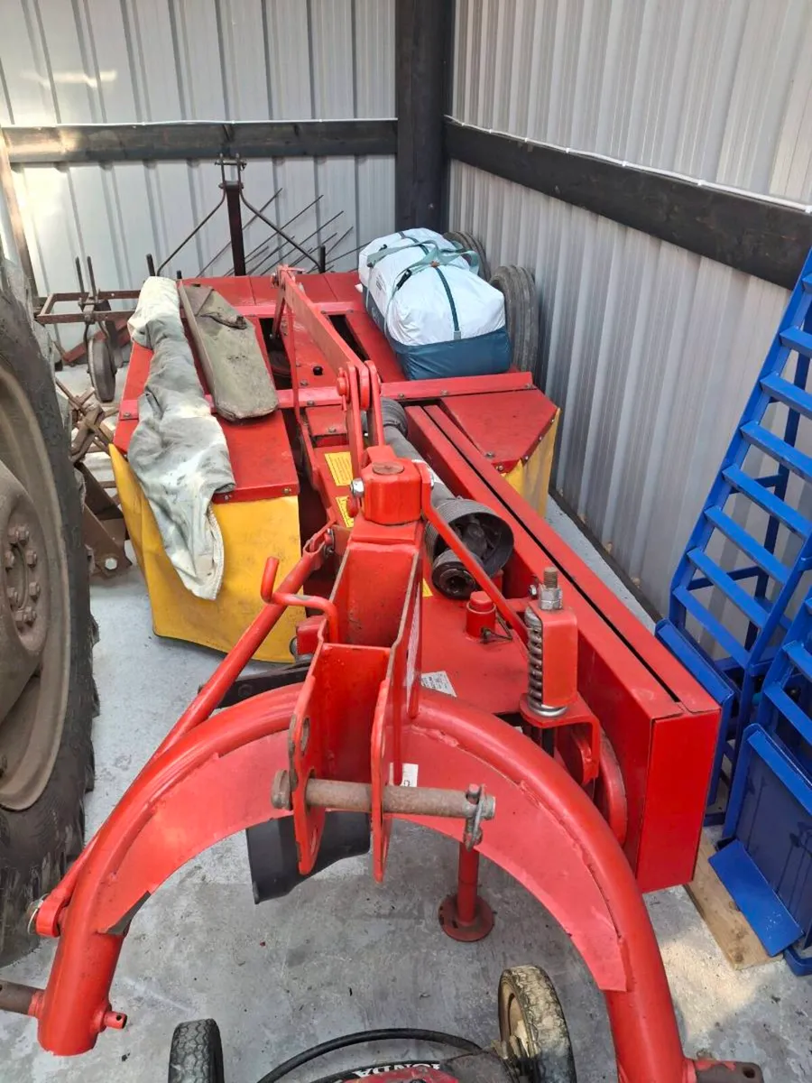 Vintage machinery - Image 1