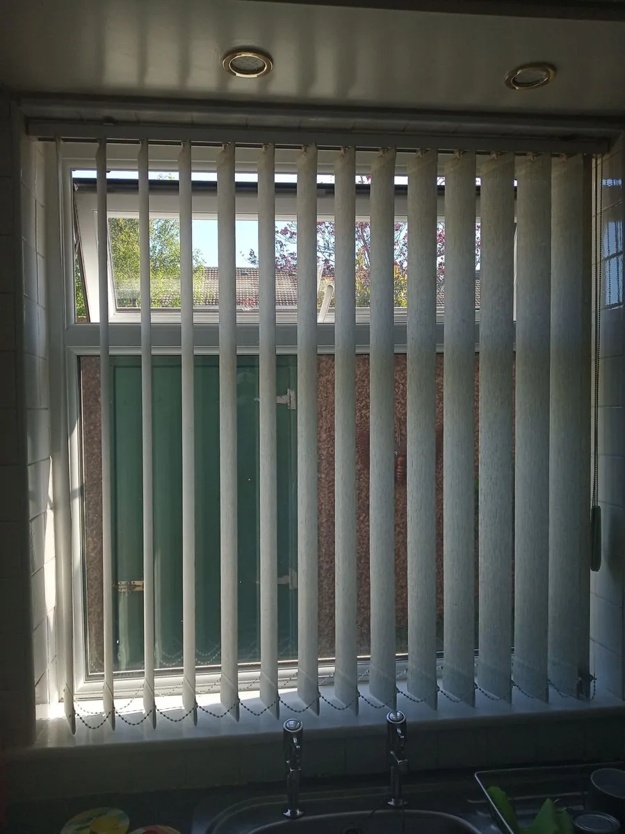 Blinds for windows & back door - Image 2