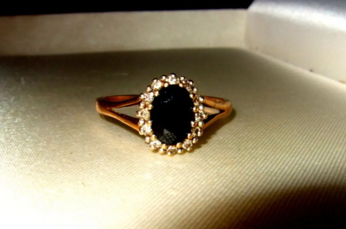 Vintage 9ct Gold Sapphire and Diamond Ring - Image 2