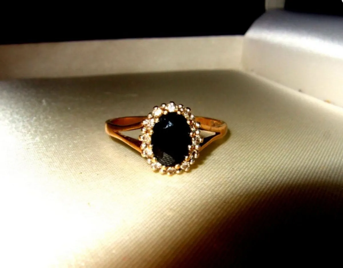 Vintage 9ct Gold Sapphire and Diamond Ring - Image 3