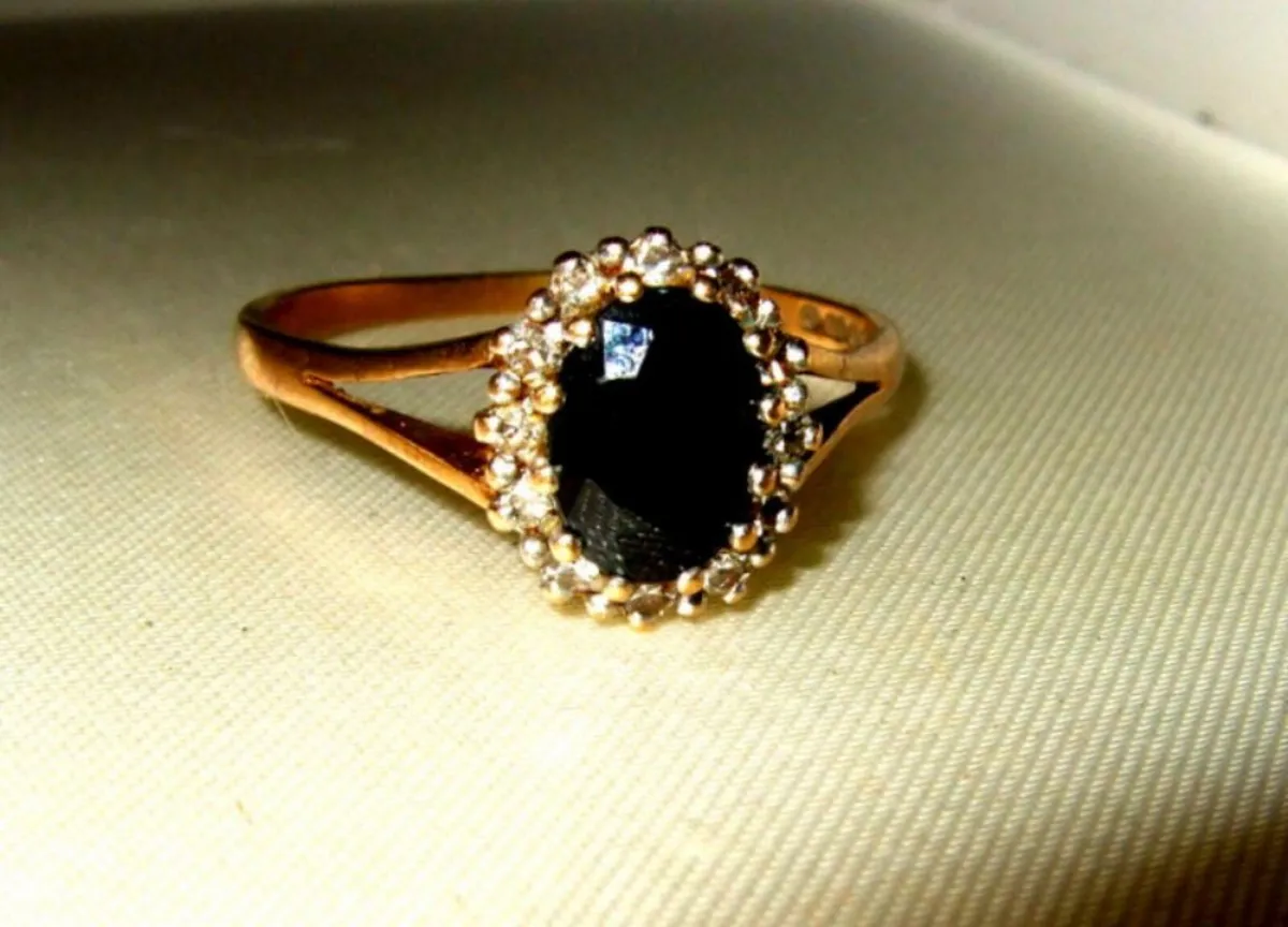 Vintage 9ct Gold Sapphire and Diamond Ring - Image 1