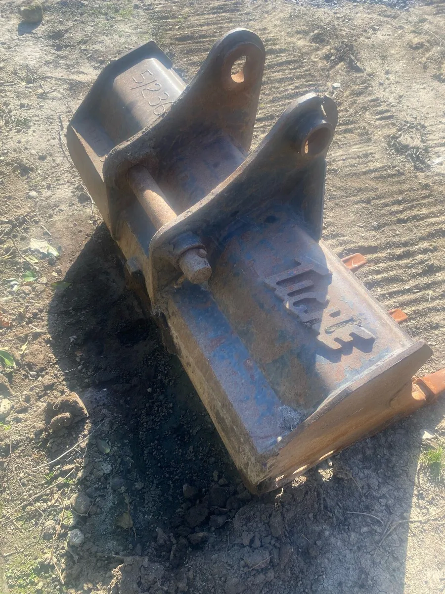 2 ditching buckets - Image 1