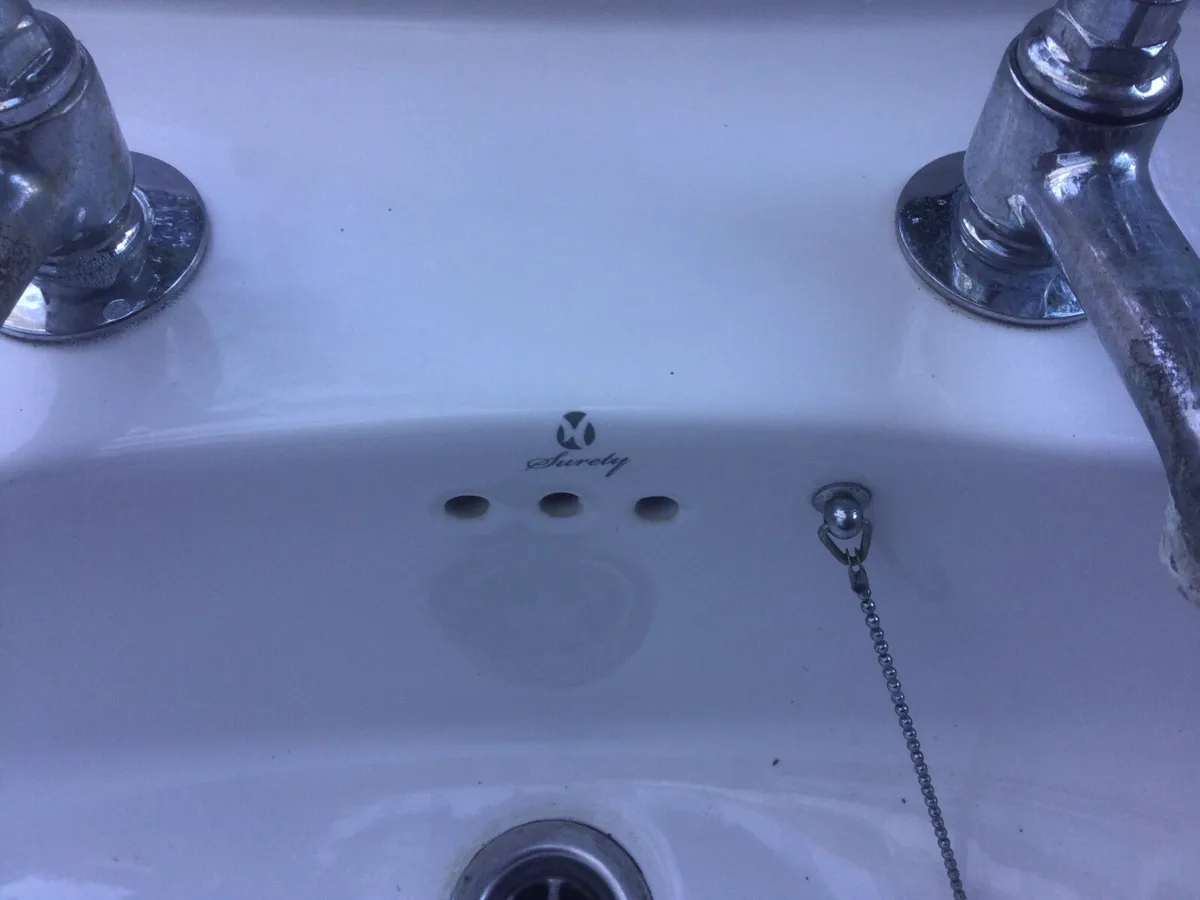 Bathroom sink and pedestal - Image 4