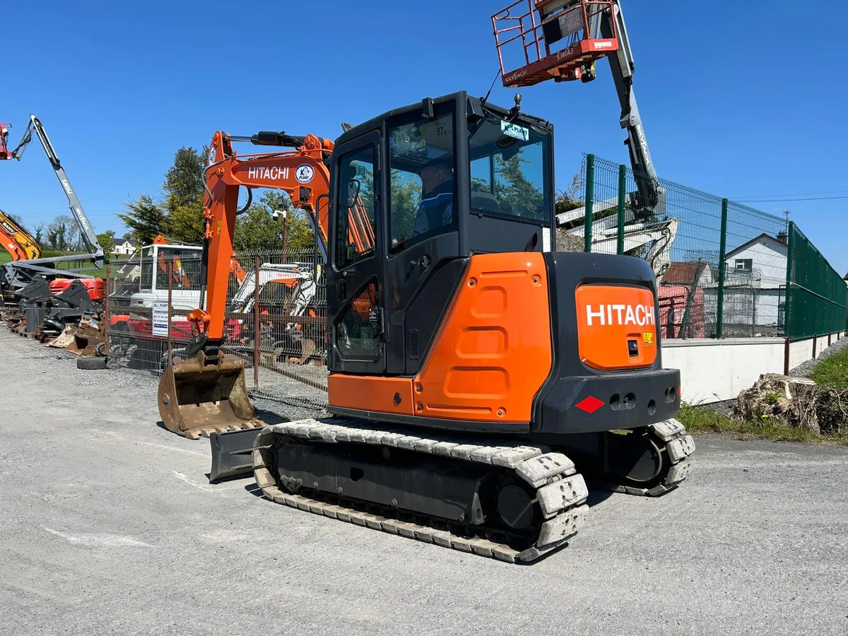Hitachi ZX65USB-5 Year 2016 - Image 2