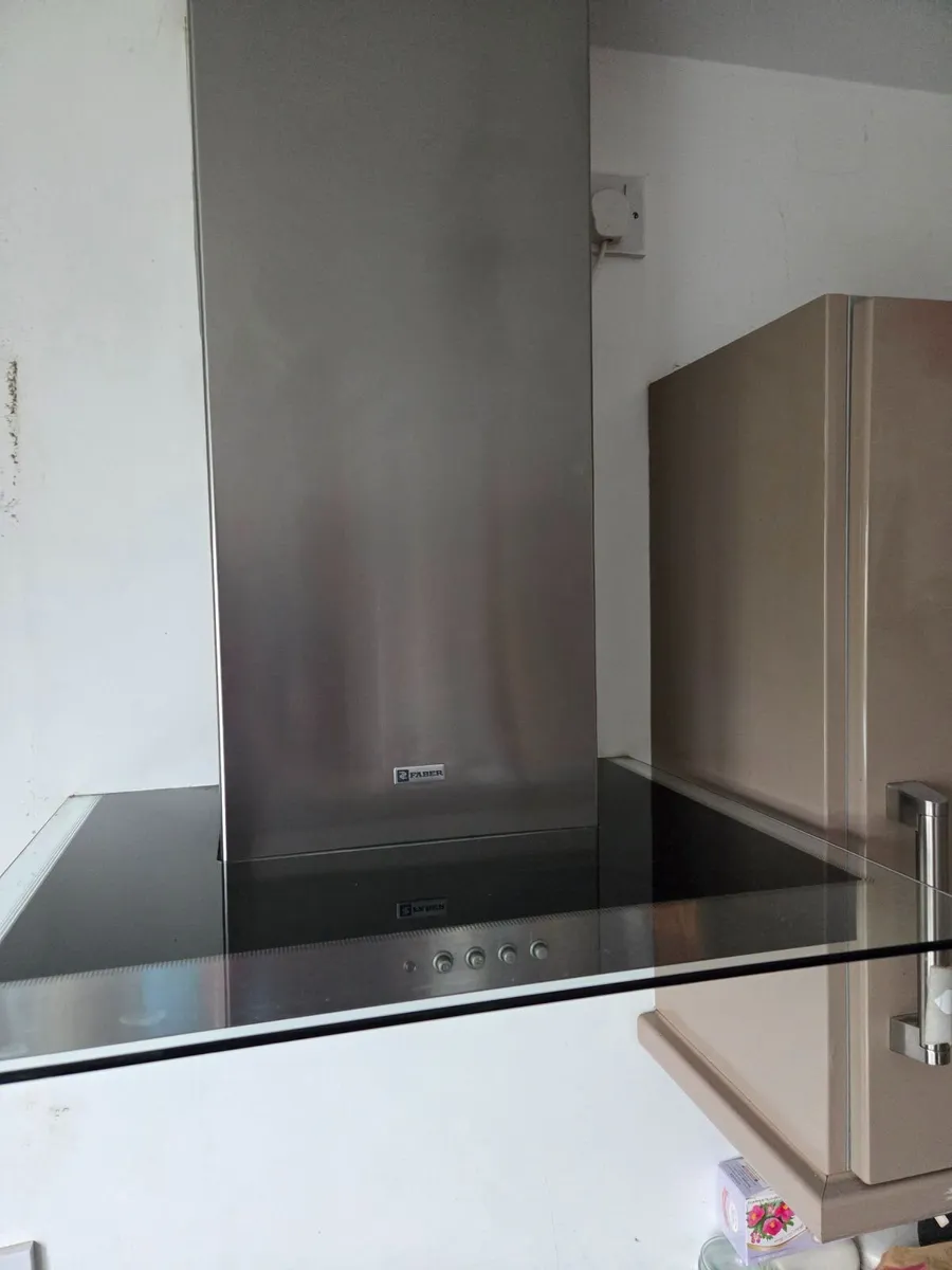 Extractor hood - Image 1