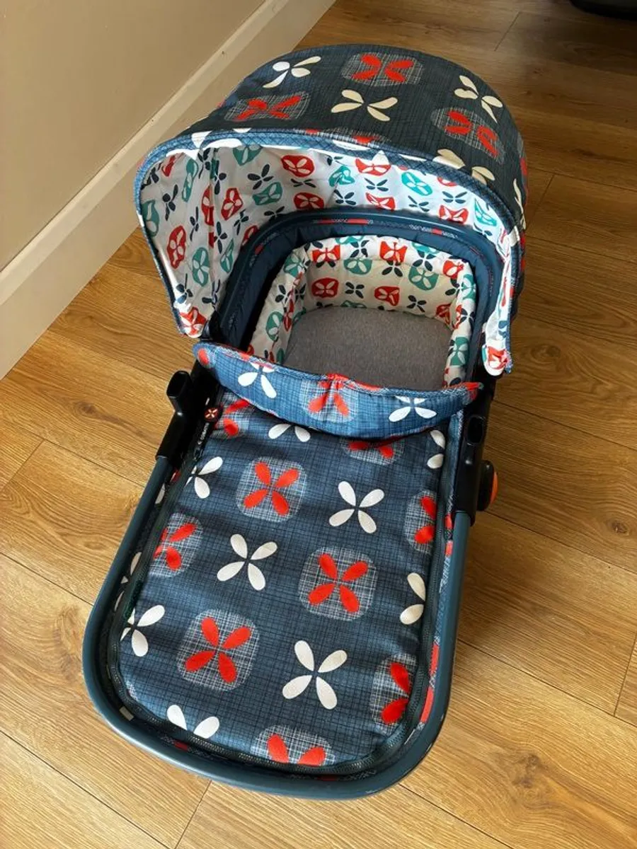 Cosatto Giggle Pram, Bassinet & Car Seat Travel System - Image 2