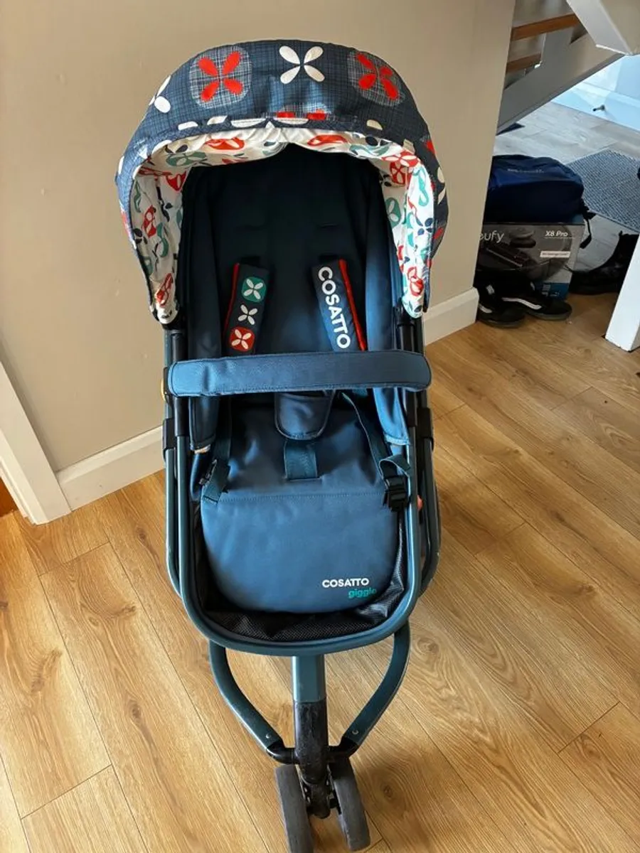 Cosatto Giggle Pram, Bassinet & Car Seat Travel System - Image 3