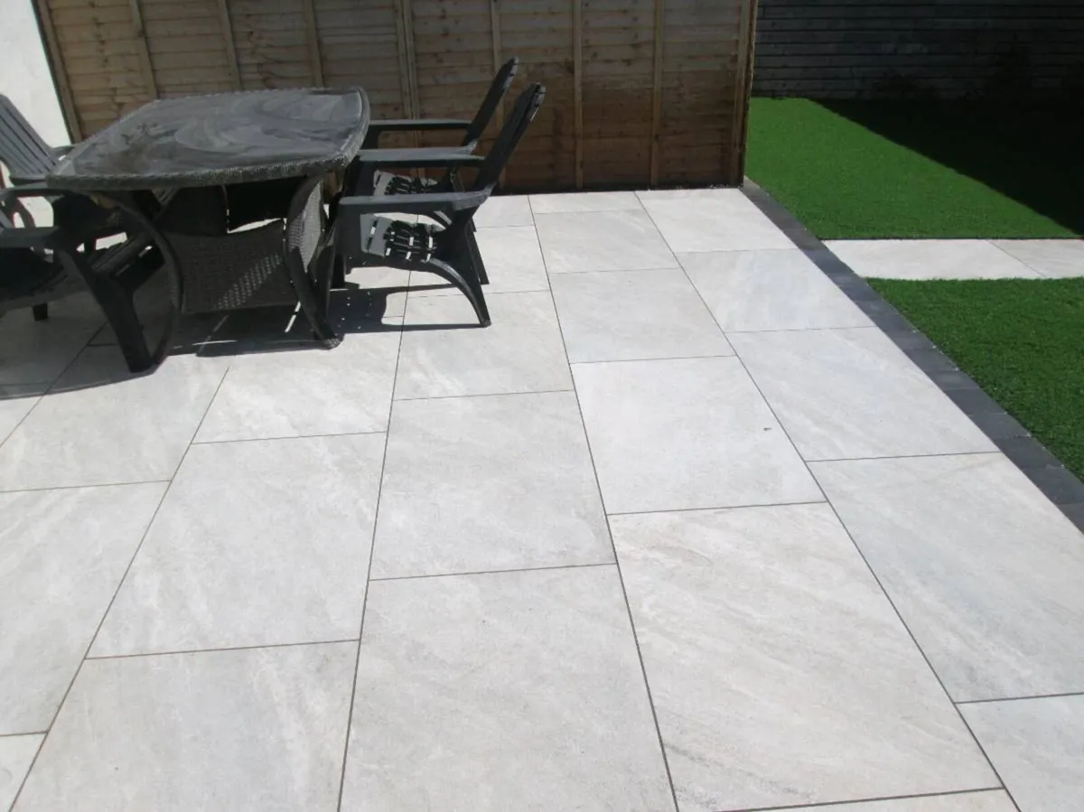LAKESIDE LANDSCAPING AND PAVING - Image 2