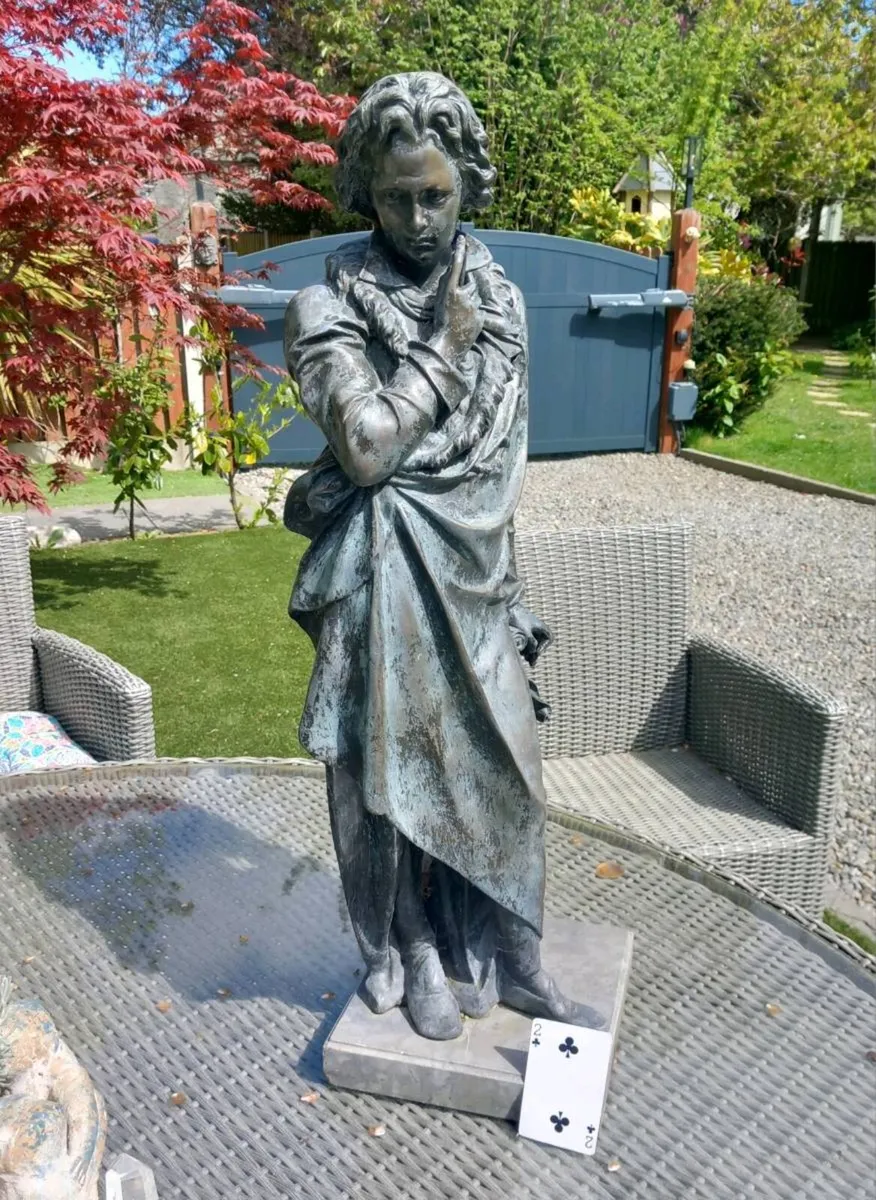 Large v heavy metal sculpture of Beethoven D18 - Image 1