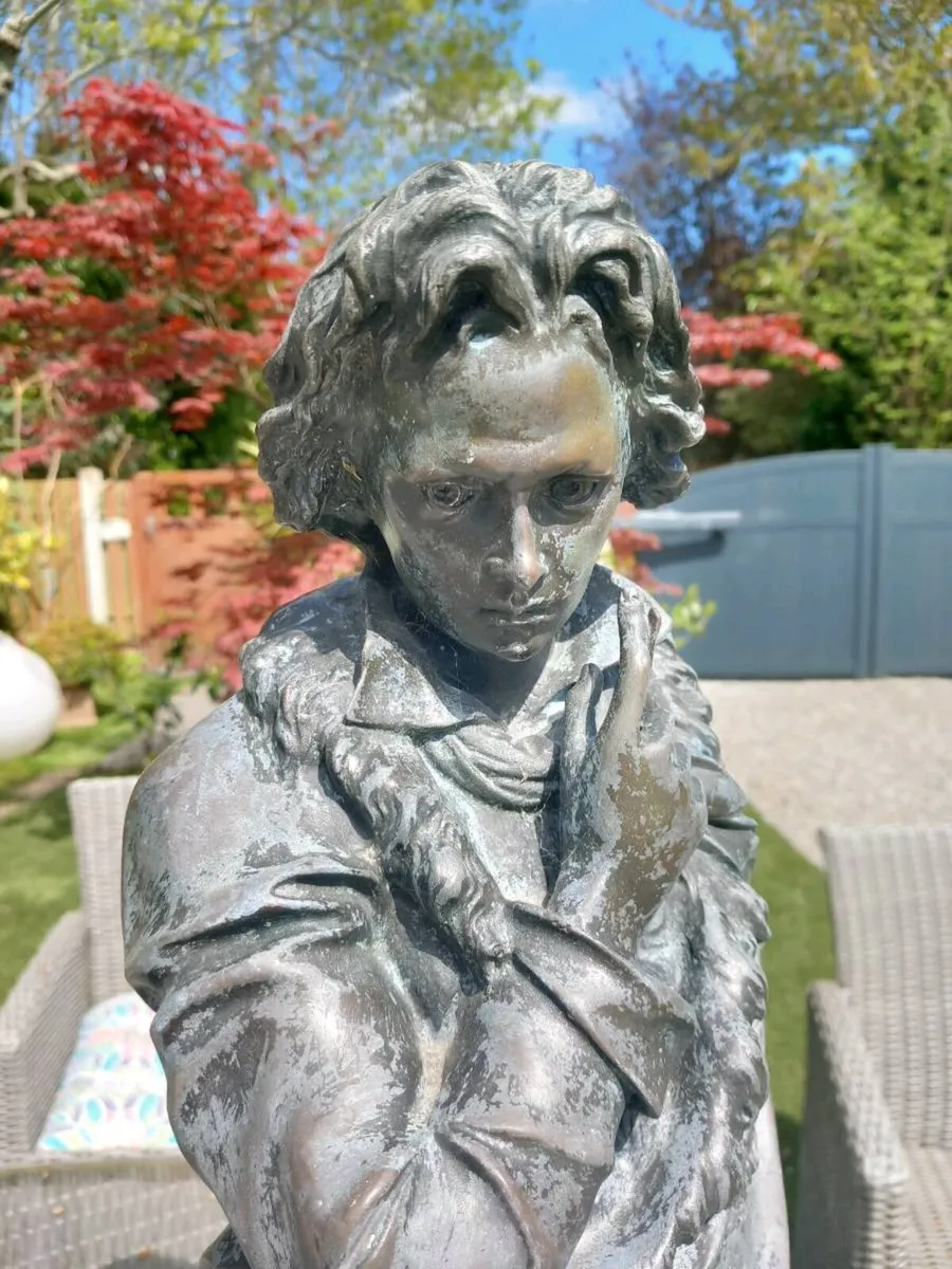 Large v heavy metal sculpture of Beethoven D18 - Image 2