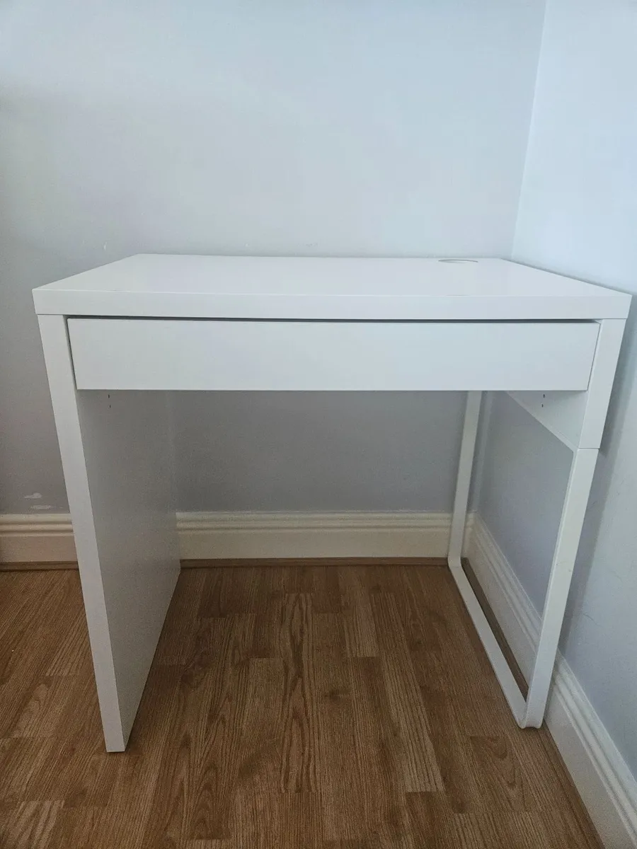 White desk with drawer - Image 1