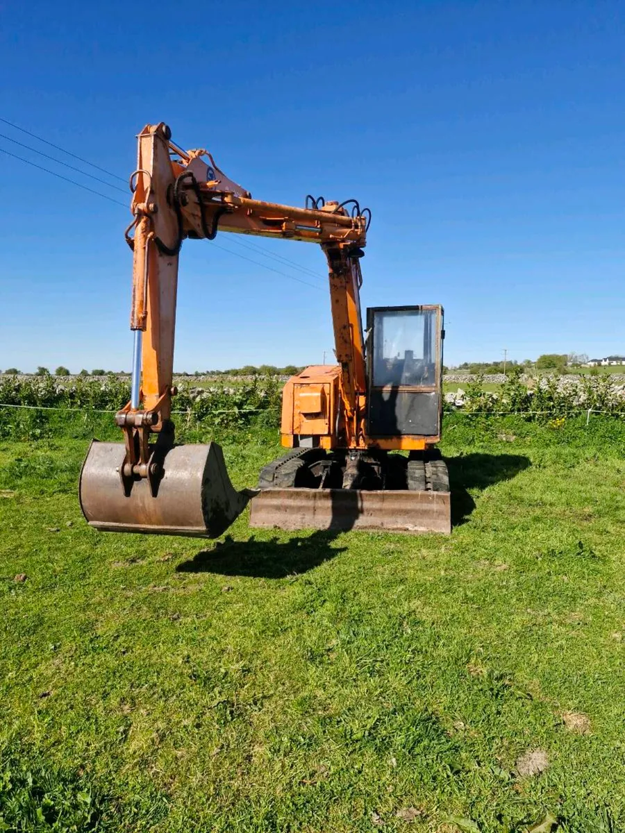 Hitachi 5 tone digger - Image 1