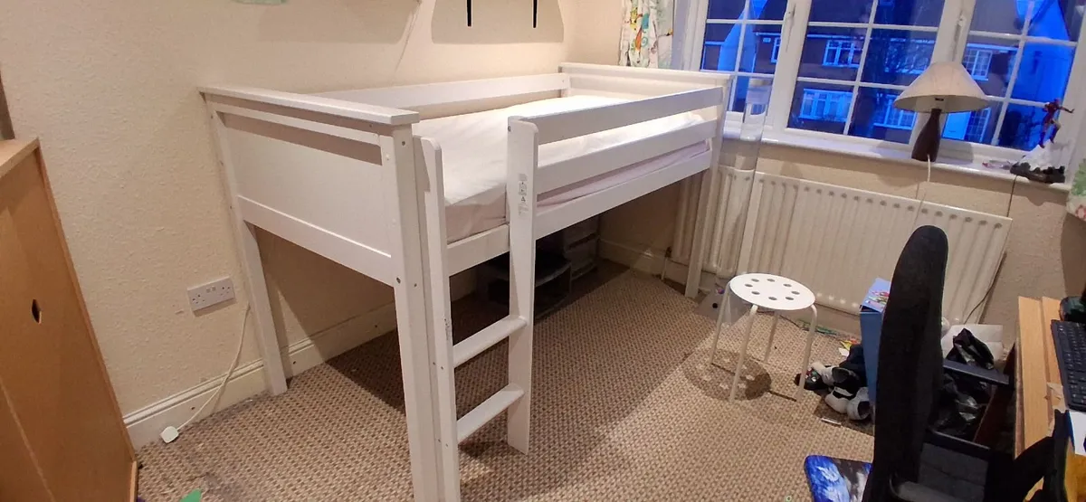 Bunk bed - Image 1