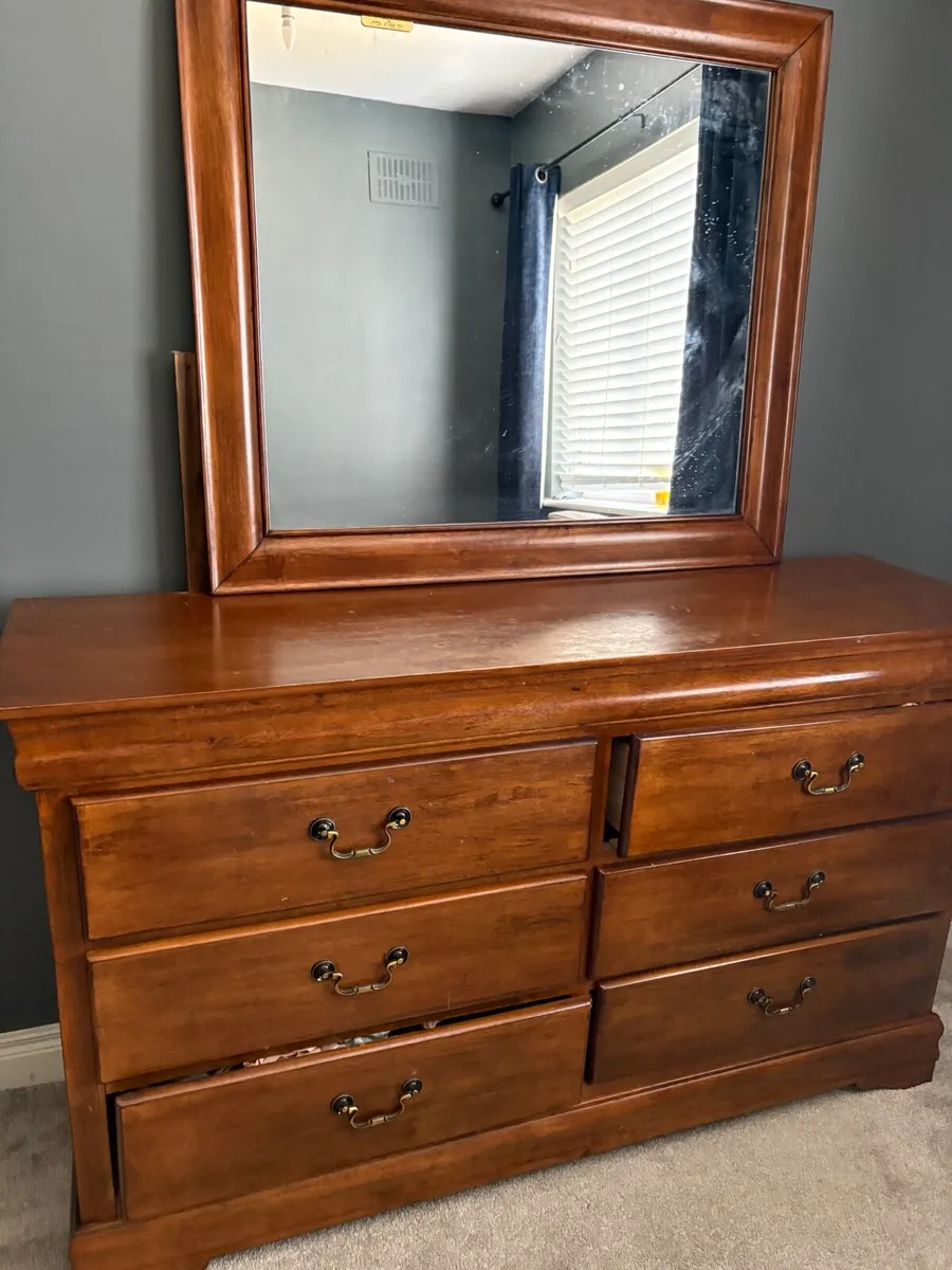 Dressing table and two lockers - Image 1